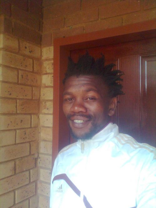 am looking fo awell respectful down on earth  woman who s  truethful honest a...