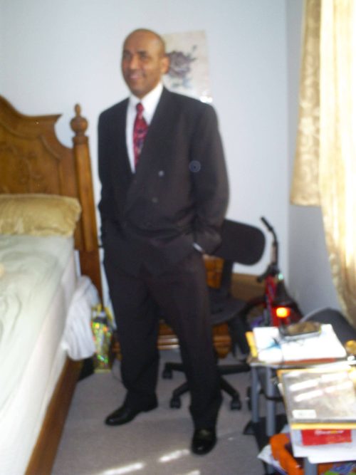 Im honest, caring, romantic and knows how to treat a woman. not into fakes.