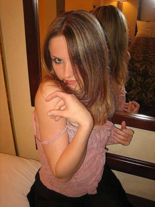 Im Angela 22 years old single, i want to meet people someone who will appreci...