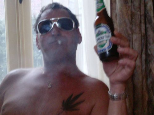 Nice guy 45 looking for a beautiful delicate woman with long hair till 40 to ...
