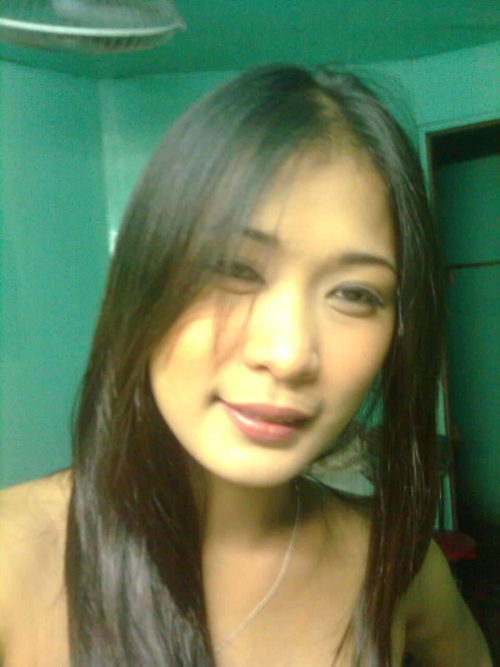 Im just a common girl simple yet sexy and they say im pretty but i dont consi...