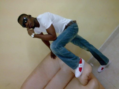 Am just an easy going out guy..Love to smile and be around with my guys..If y...